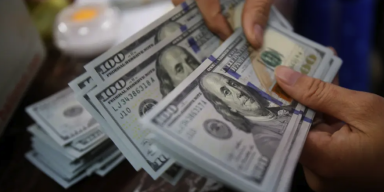 Markets Insider: De-dollarization will be a vicious cycle as hyperinflation leads to higher rates that will further erode the greenback’s power, think tank says