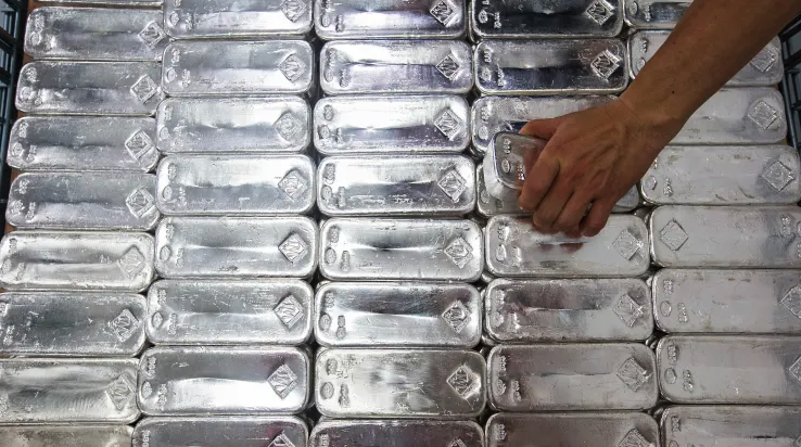 Could Silver Outperform Gold This Year?